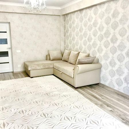 Center Apartment On Albisoara Street Chişinău Esterno foto
