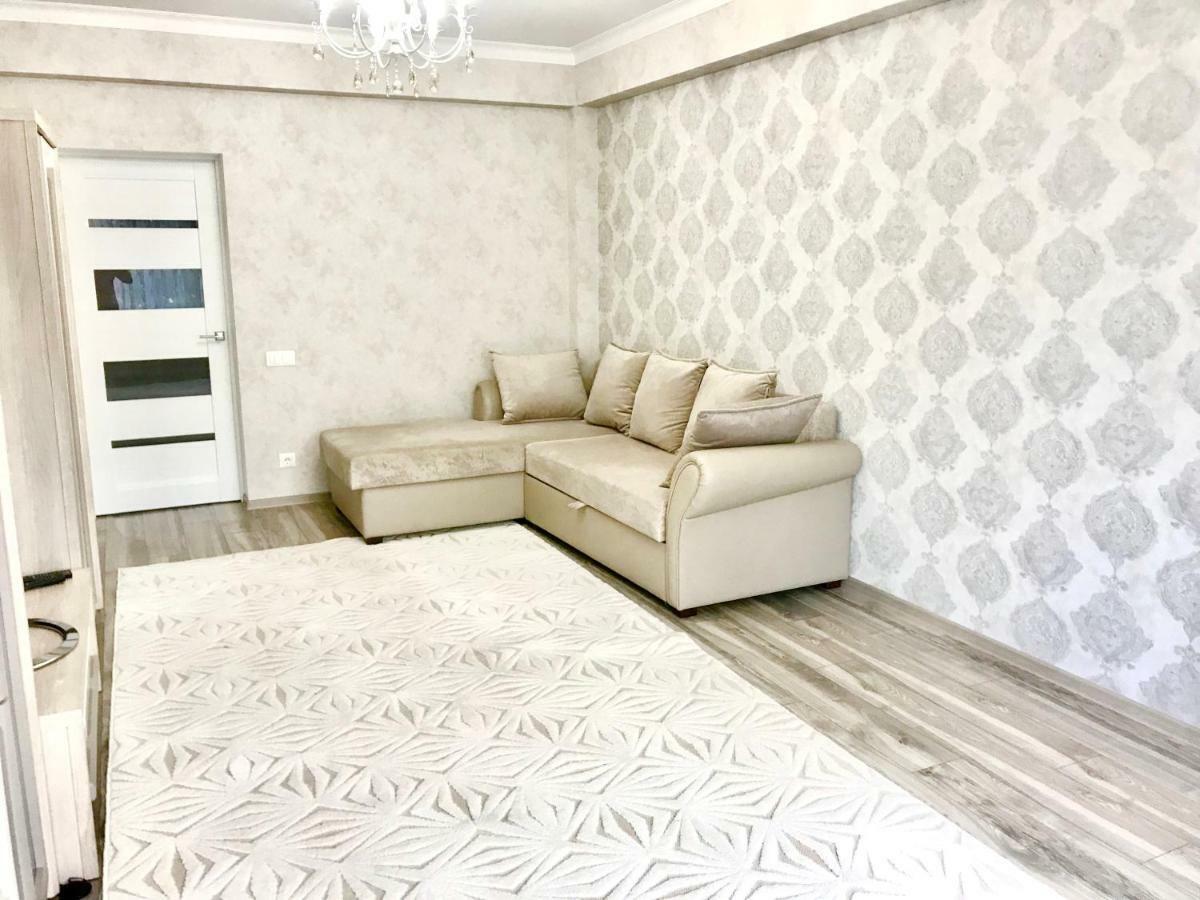 Center Apartment On Albisoara Street Chişinău Esterno foto